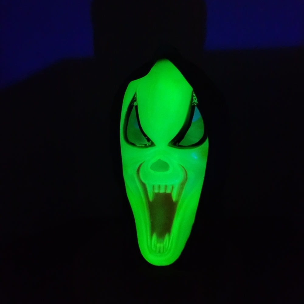 Spooky Green Demon Scream Vampire Mask with Black Hood Glow - Picture 9 of 10